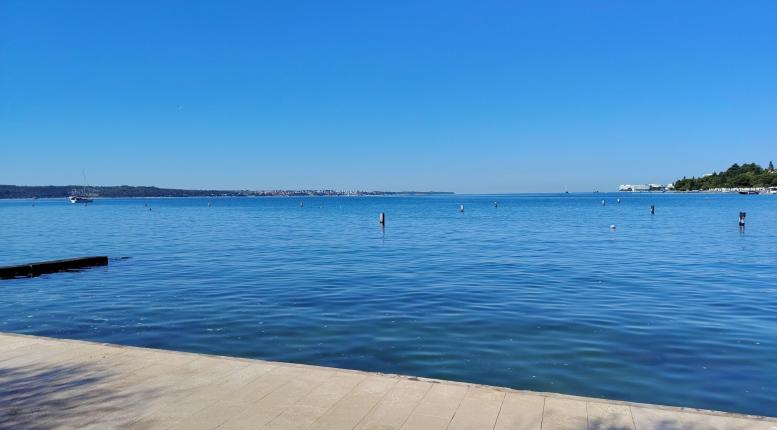 Pogled na mirno morje 