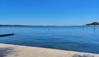 Pogled na mirno morje 